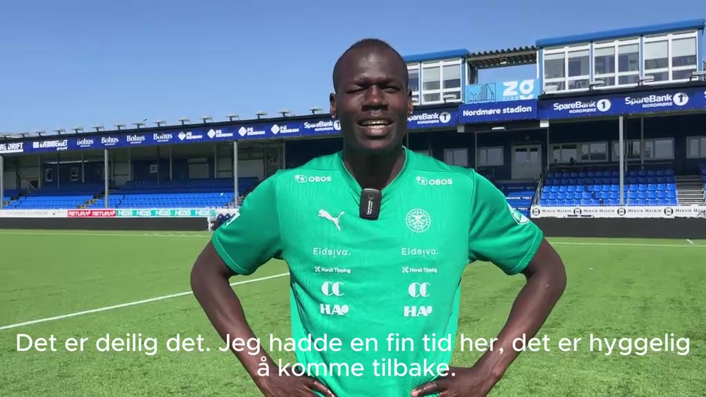 Moses Mawa før KBK-kampen under flotte forhold